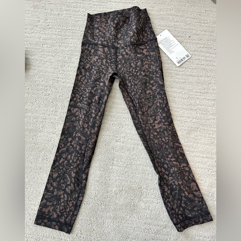 NWT Lululemon wunder under Leggings